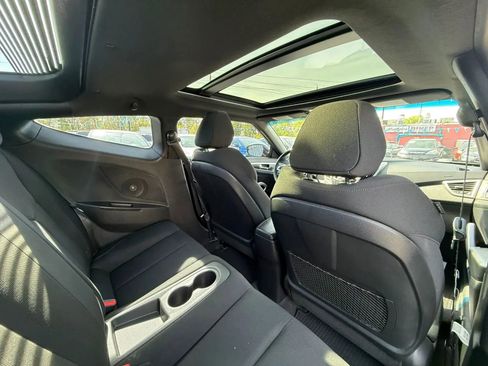 Used 2017 Hyundai Veloster Value Edition FWD image 37