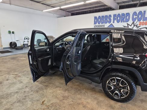 Used 2025 Jeep Compass Trailhawk AWD/4WD image 13