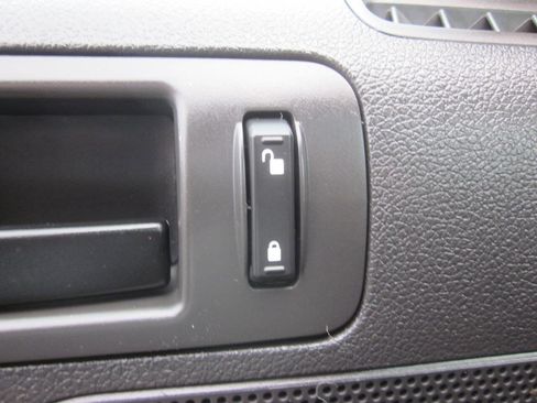 Used 2010 Ford Mustang Convertible image 25