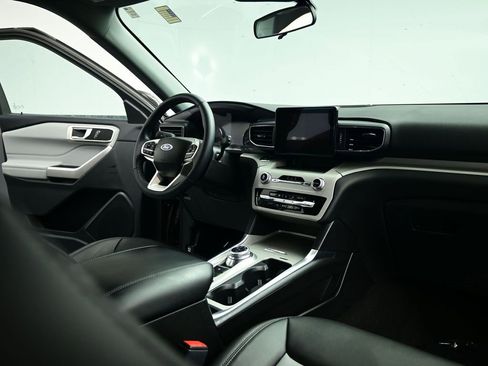 Used 2023 Ford Explorer XLT w/ Equipment Group 202A image 33