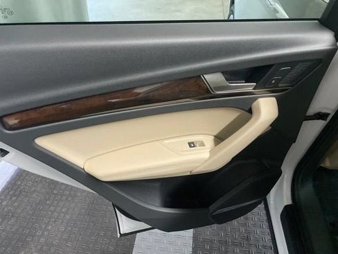 Used 2019 Audi Q5 Prestige w/ Prestige Package AWD/4WD image 11