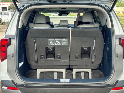 Used 2025 Kia Carnival SX FWD image 26