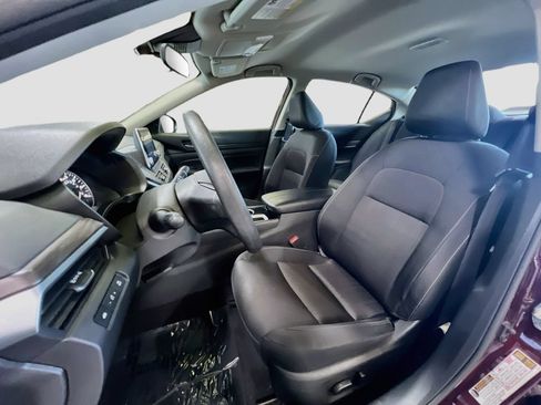 Used 2024 Nissan Altima 2.5 SV FWD image 19