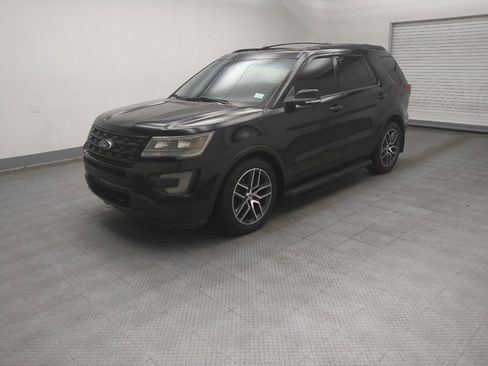 Used 2017 Ford Explorer Sport w/ Equipment Group 401A AWD/4WD image 2