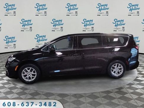 Used 2024 Chrysler Pacifica Touring-L image 8