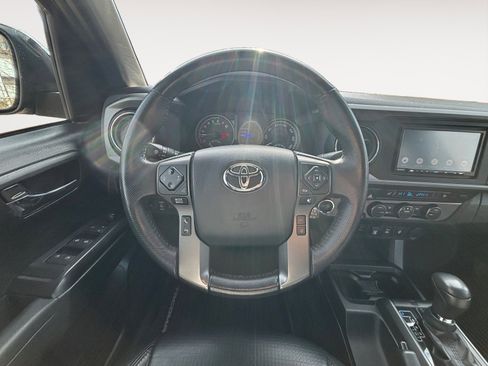 Used 2019 Toyota Tacoma TRD Off-Road image 12