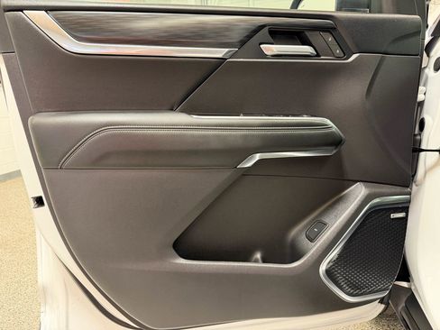 Used 2025 GMC Acadia Elevation FWD image 11