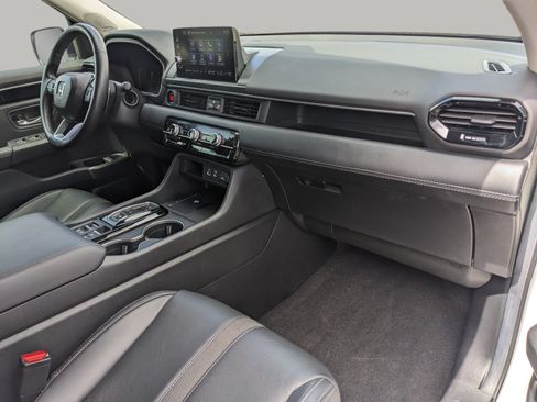 Used 2025 Honda Pilot Touring image 12
