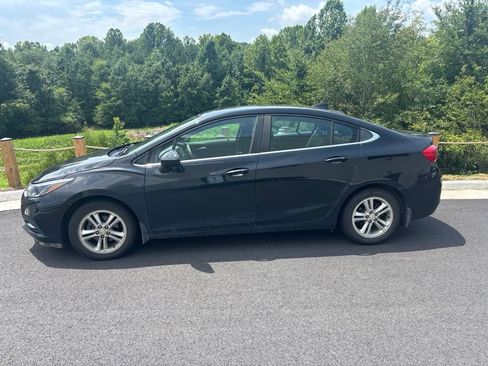 Used 2017 Chevrolet Cruze LT w/ Convenience Package FWD image 1