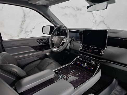 Used 2021 Lincoln Navigator L Reserve w/ Luxury Package AWD/4WD image 16
