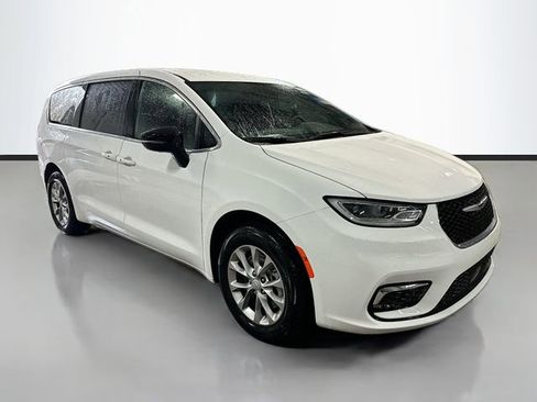 New 2026 Chrysler Pacifica Select AWD/4WD image 3