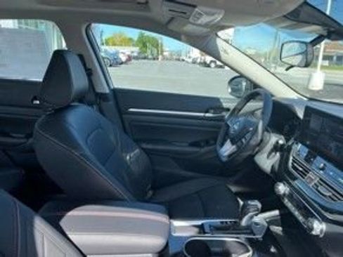 New 2025 Nissan Altima 2.5 SR w/ SR Premium Package image 9