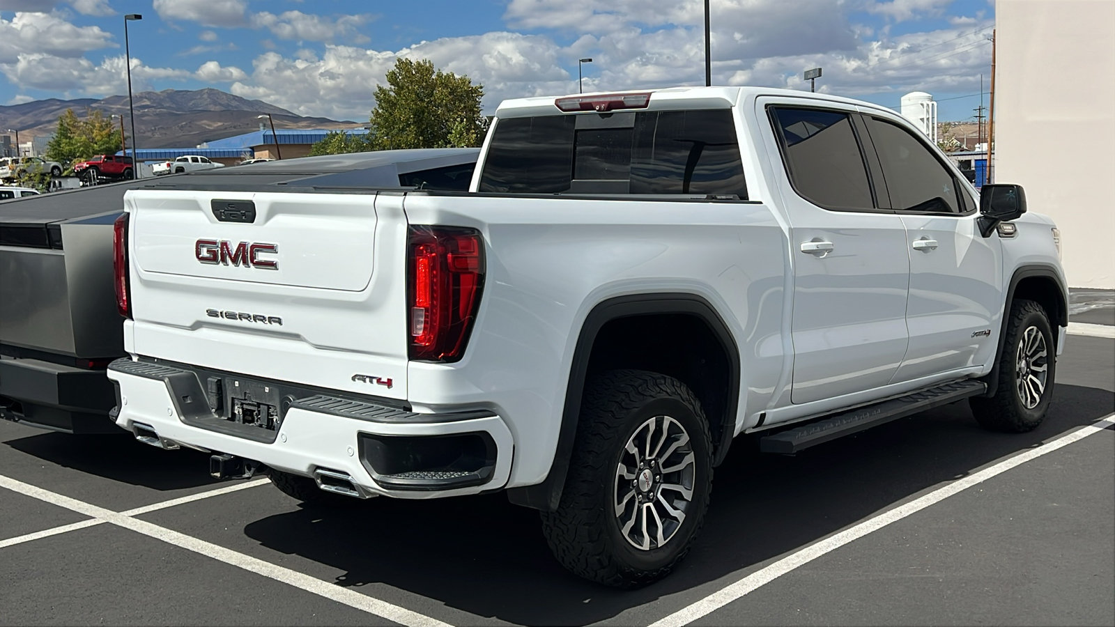 Used 2021 GMC Sierra 1500 AT4 w/ AT4 Premium Package AWD/4WD image 2