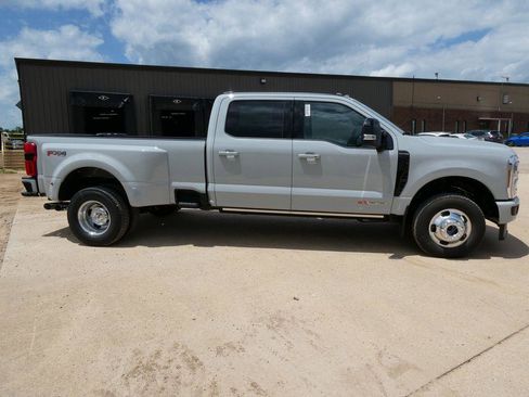 New 2026 Ford F350 Platinum AWD/4WD image 2