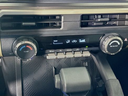Certified 2025 Toyota Tacoma SR5 AWD/4WD image 16