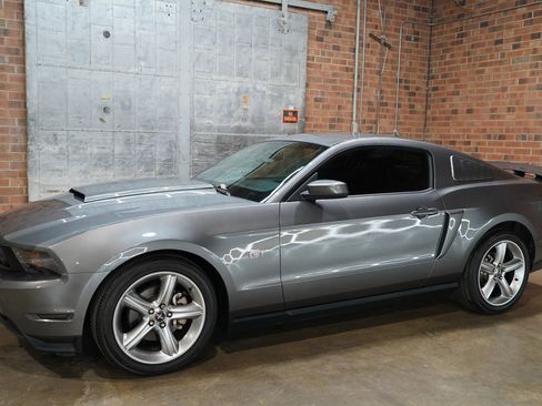 Used 2010 Ford Mustang GT image 10