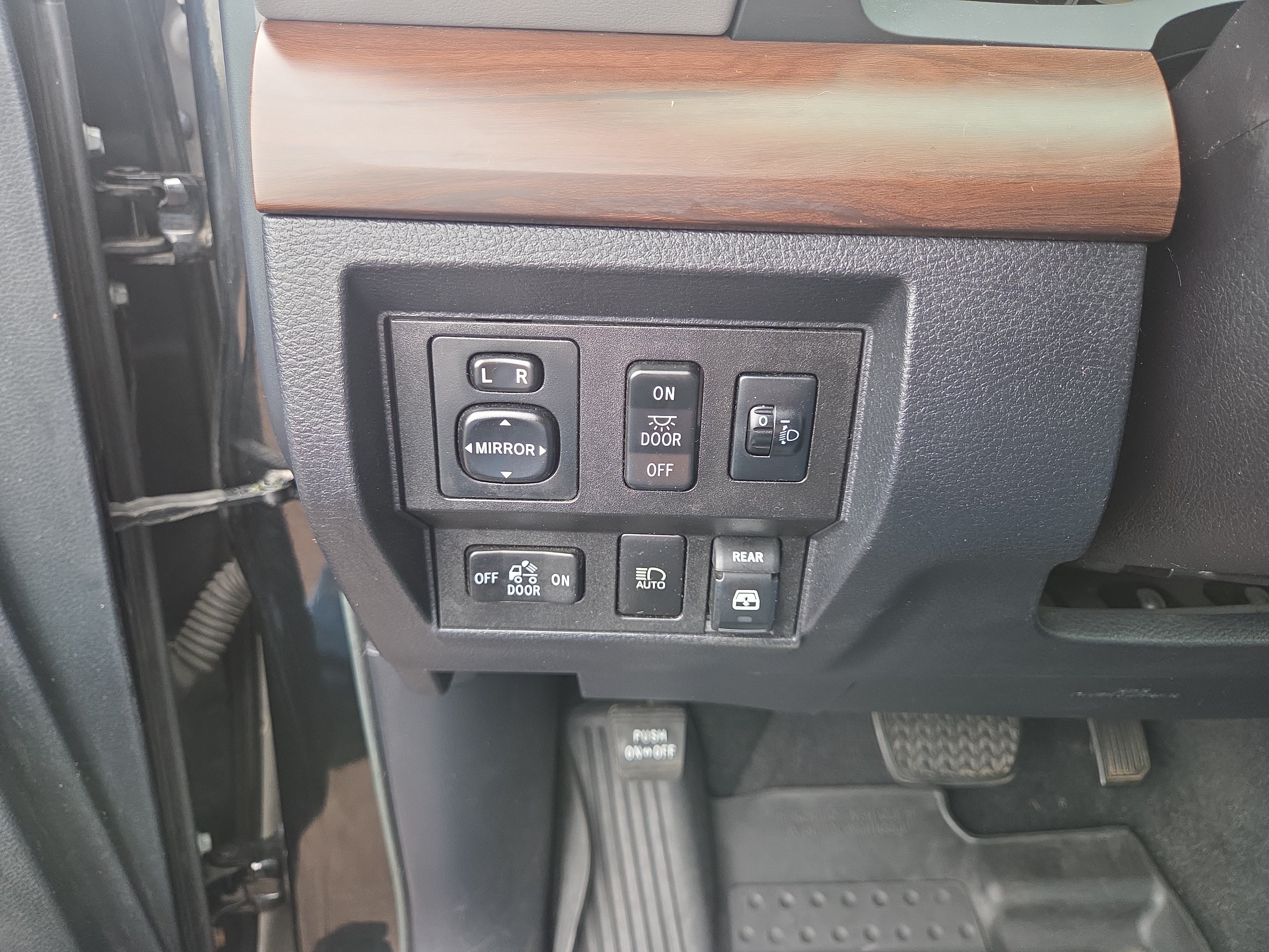 Used 2018 Toyota Tundra Limited w/ Limited Premium Package AWD/4WD image 28
