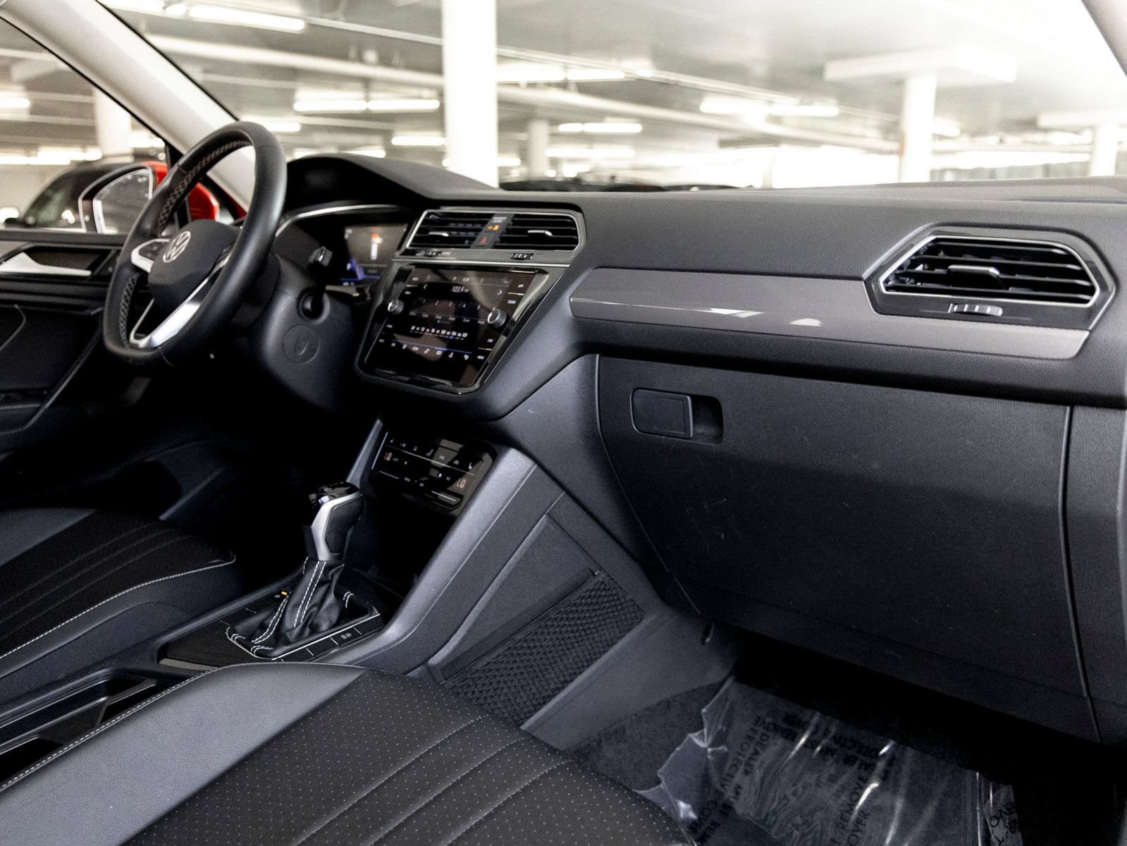 Used 2023 Volkswagen Tiguan SE FWD image 28