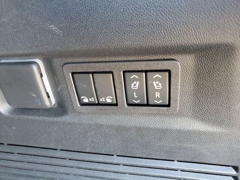 Used 2024 GMC Yukon Denali Ultimate image 34