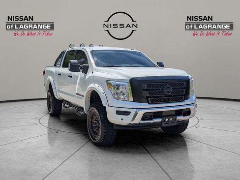 Used 2020 Nissan Titan SV w/ SV Convenience Package AWD/4WD image 3