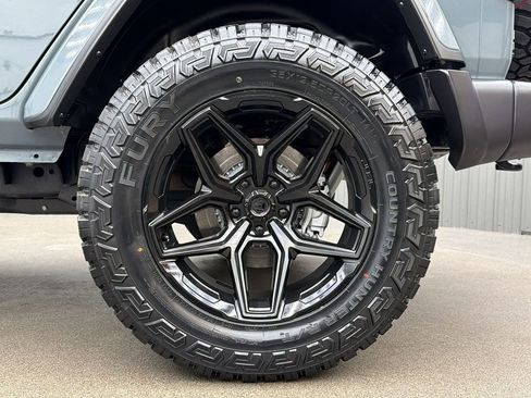 Used 2025 Jeep Wrangler Unlimited Sahara w/ Safety Group AWD/4WD image 12