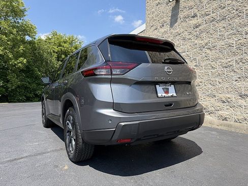 Used 2024 Nissan Rogue SV AWD/4WD image 6
