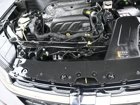 Used 2025 Chevrolet Trax RS FWD image 14