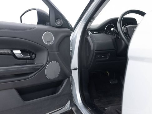 Used 2017 Land Rover Range Rover Evoque SE image 24