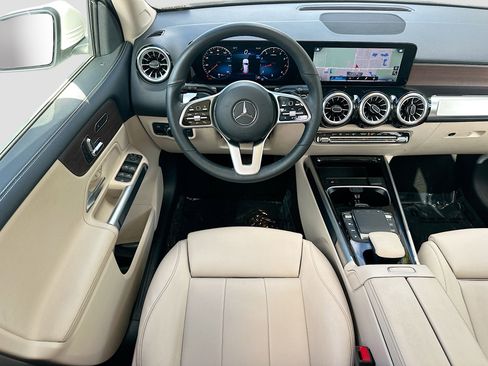 Used 2022 Mercedes-Benz GLB 250 4MATIC image 23
