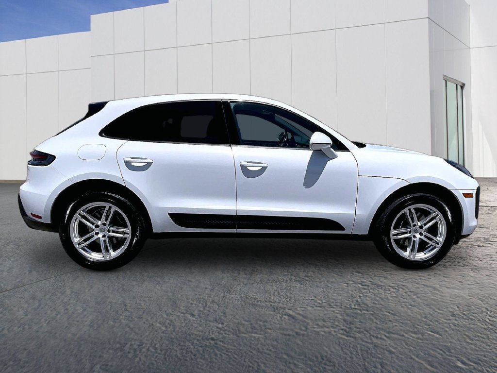 Certified 2024 Porsche Macan AWD/4WD image 7