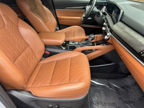 Used 2025 Kia Telluride AWD image 16
