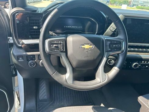 Used 2025 Chevrolet Silverado 2500 LT w/ Convenience Package AWD/4WD image 12