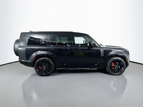 Used 2024 Land Rover Defender 130 X image 4
