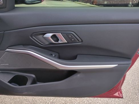 Used 2025 BMW 330i Sedan w/ M Sport Package image 42