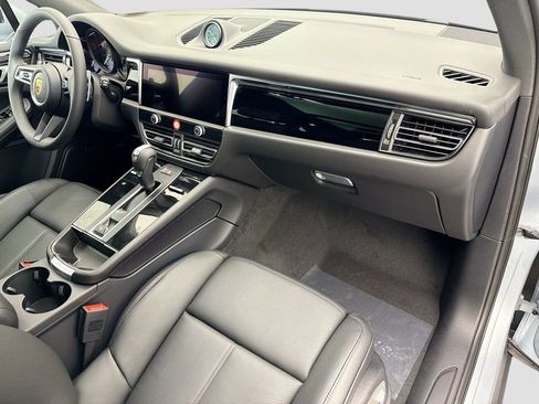 Used 2026 Porsche Macan AWD/4WD image 20