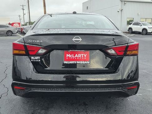 Used 2025 Nissan Altima 2.5 SV FWD image 4