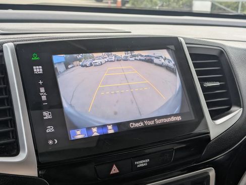 Used 2016 Honda Pilot Touring image 18