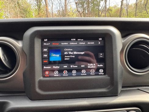 Used 2022 Jeep Gladiator Sport image 21