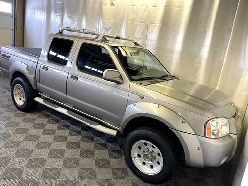 Used 2001 Nissan Frontier SE image 10