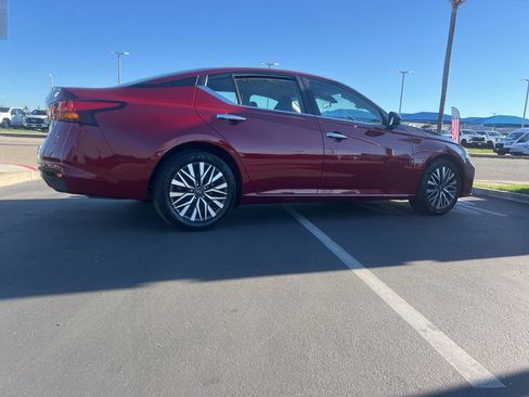 Used 2025 Nissan Altima 2.5 SV image 7
