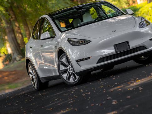 Used 2020 Tesla Model Y Long Range AWD/4WD image 26
