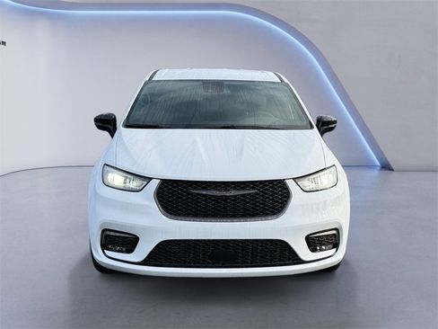 New 2026 Chrysler Pacifica Select image 8