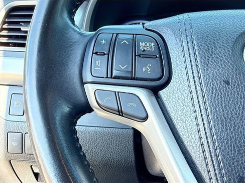 Used 2017 Toyota Highlander Limited image 38