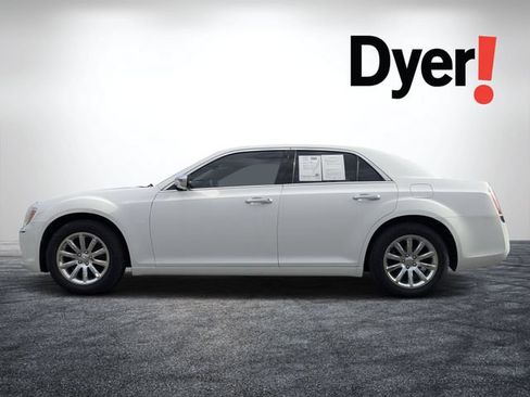 Used 2014 Chrysler 300 C RWD image 7