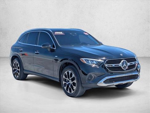 Used 2025 Mercedes-Benz GLC 350e 4MATIC image 3