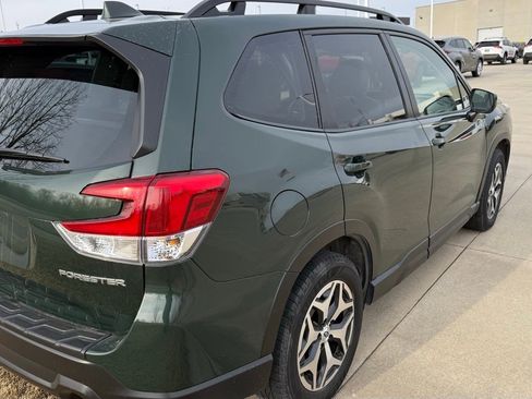 Used 2023 Subaru Forester Premium image 6