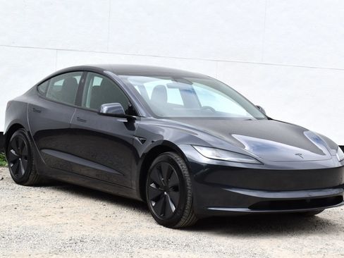 Used 2026 Tesla Model 3 RWD image 1