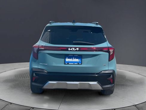 Used 2024 Kia Seltos EX AWD/4WD image 4