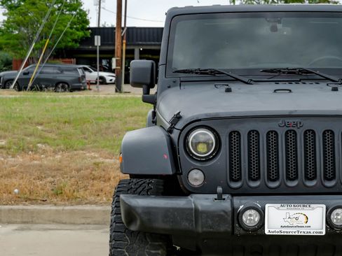 Used 2015 Jeep Wrangler Unlimited Sahara w/ Max Tow Package AWD/4WD image 46