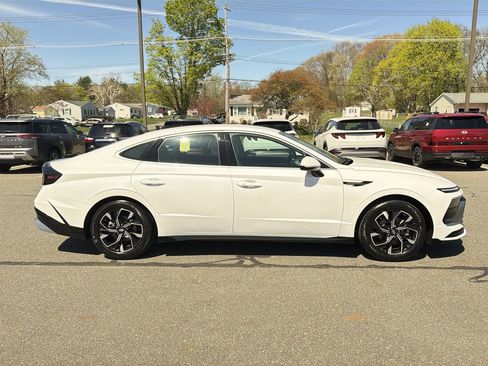 Certified 2025 Hyundai Sonata SEL FWD image 11